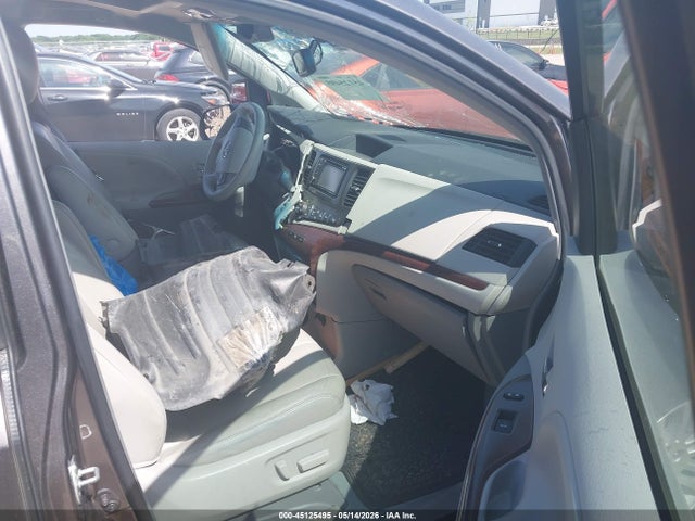 45125495 :رقم المزاد ، 5TDYK3DC7CS276597 vin ، 2012 Toyota Sienna Xle V6 8 Passenger مزاد بيع