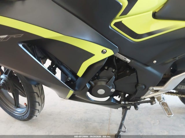 Honda Cbr300 R 2016 MLHNC5108G5201552 Image 9