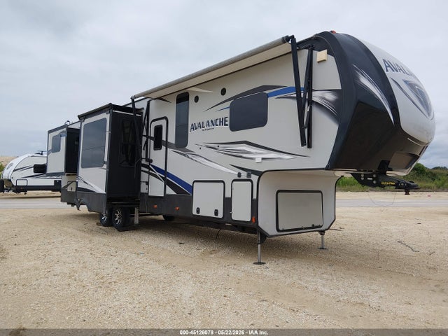 Keystone Avalance 2018 4YDF37522JE760484 Image 1