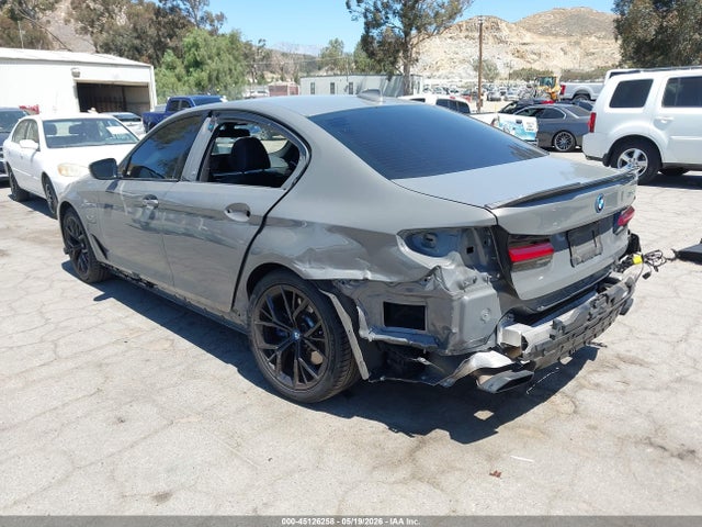 BMW 530e 2022 WBA13AG05NCK64745 Image 3