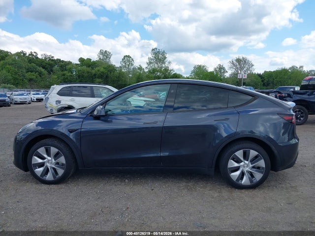 Продаж на аукціоні авто 2024 Tesla Model Y Long Range Dual Motor All-wheel Drive, vin: 7SAYGDEE6RA277177, номер лоту: 45126319