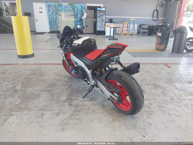 45126790 :رقم المزاد ، ZD4KZUB0XNS000302 vin ، 2022 Aprilia Tuono V4 1100 Factory مزاد بيع