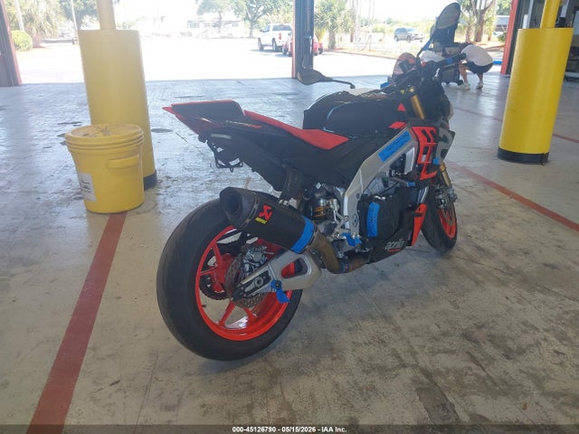 45126790 :رقم المزاد ، ZD4KZUB0XNS000302 vin ، 2022 Aprilia Tuono V4 1100 Factory مزاد بيع