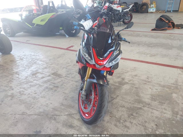 45126790 :رقم المزاد ، ZD4KZUB0XNS000302 vin ، 2022 Aprilia Tuono V4 1100 Factory مزاد بيع