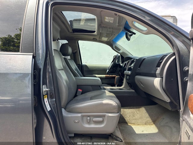 2010 Toyota Sequoia Platinum 5.7l V8 მანქანა იყიდება აუქციონზე, vin: 5TDDY5G18AS033686, აუქციონის ნომერი: 45127062