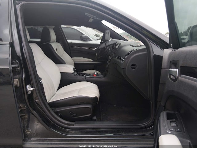 Auction sale of the 2019 Chrysler 300 300s, vin: 2C3CCABG6KH686097, lot number: 45127214