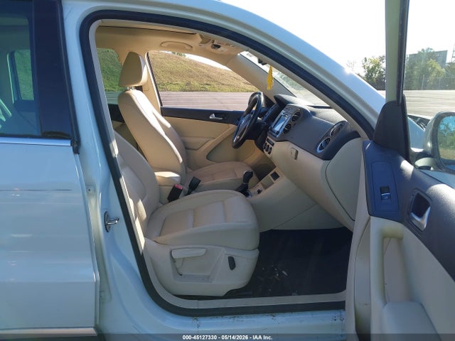 Продажа на аукционе авто 2016 Volkswagen Tiguan Se, vin: WVGBV7AX9GW610268, номер лота: 45127330