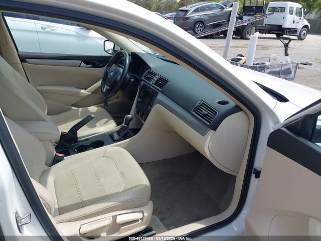 2015 Volkswagen Passat 1.8t Limited Edition მანქანა იყიდება აუქციონზე, vin: 1VWAT7A39FC110000, აუქციონის ნომერი: 45127450