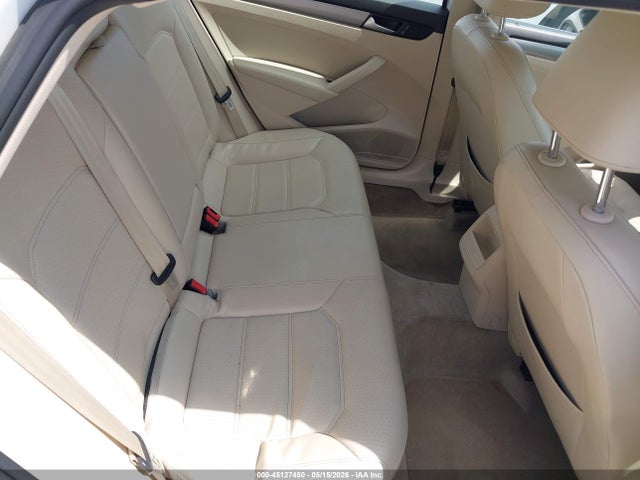 2015 Volkswagen Passat 1.8t Limited Edition მანქანა იყიდება აუქციონზე, vin: 1VWAT7A39FC110000, აუქციონის ნომერი: 45127450