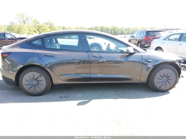 5YJ3E1EA7TF176975 Tesla Model 3 Premium Rear-wheel Drive/rear-wheel Drive