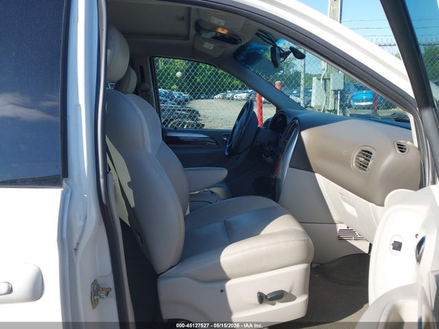Продажа на аукционе авто 2005 Chrysler Town & Country Limited, vin: 2C4GP64L15R222576, номер лота: 45127527