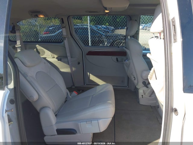 Продажа на аукционе авто 2005 Chrysler Town & Country Limited, vin: 2C4GP64L15R222576, номер лота: 45127527
