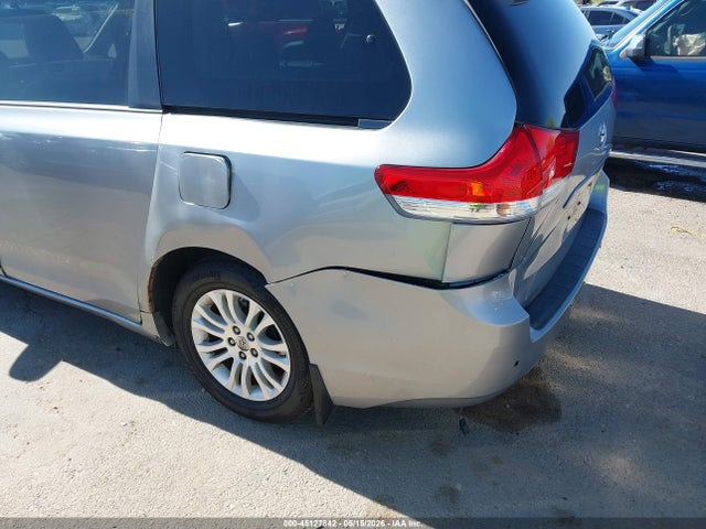5TDYK3DCXES417648 Toyota Sienna Xle V6 8 Passenger
