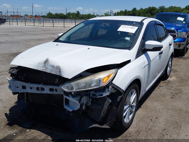 Ford FOCUS SE 2015 1FADP3F24FL318868 Image 2