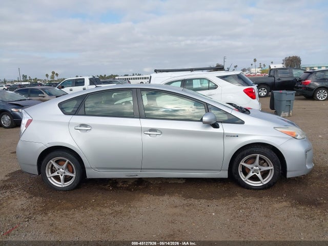 Toyota Prius Three 2015 JTDKN3DU8F0395773 Image 13