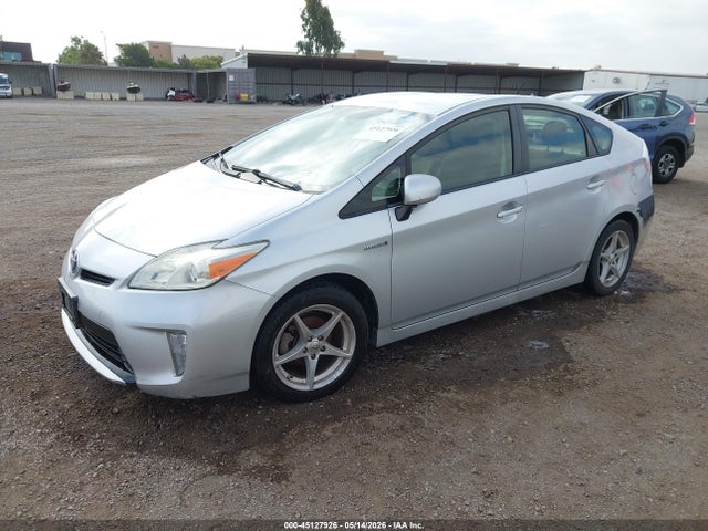 Toyota Prius Three 2015 JTDKN3DU8F0395773 Image 2