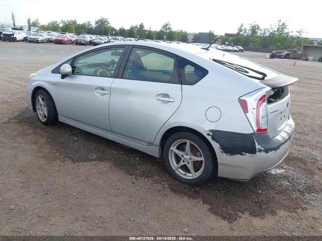 Toyota Prius Three 2015 JTDKN3DU8F0395773 Image 3