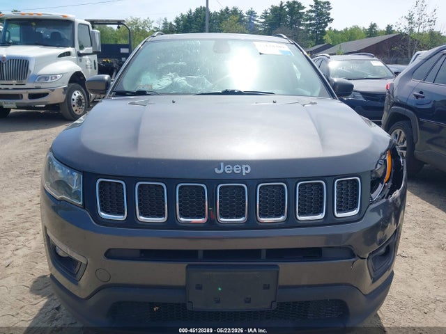 3C4NJDBB7JT435689 Jeep Compass Latitude 4x4