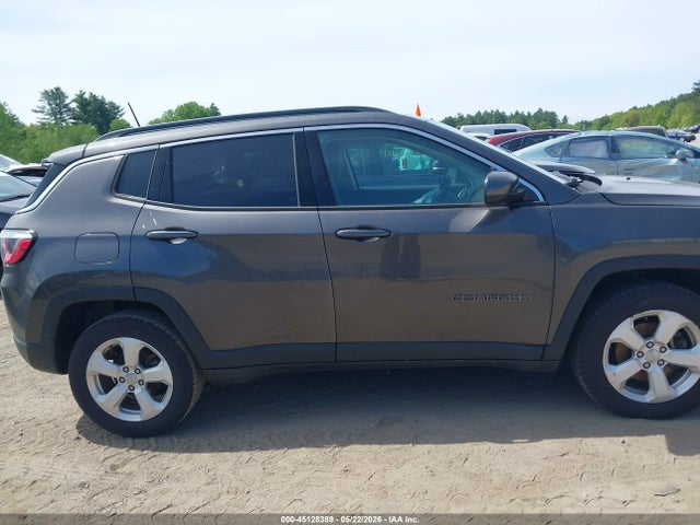 3C4NJDBB7JT435689 Jeep Compass Latitude 4x4