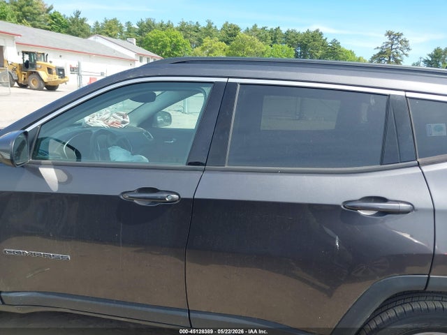 3C4NJDBB7JT435689 Jeep Compass Latitude 4x4