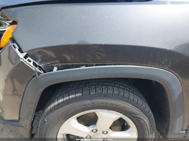 3C4NJDBB7JT435689 Jeep Compass Latitude 4x4