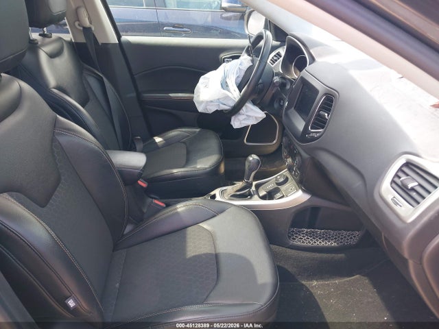 3C4NJDBB7JT435689 Jeep Compass Latitude 4x4