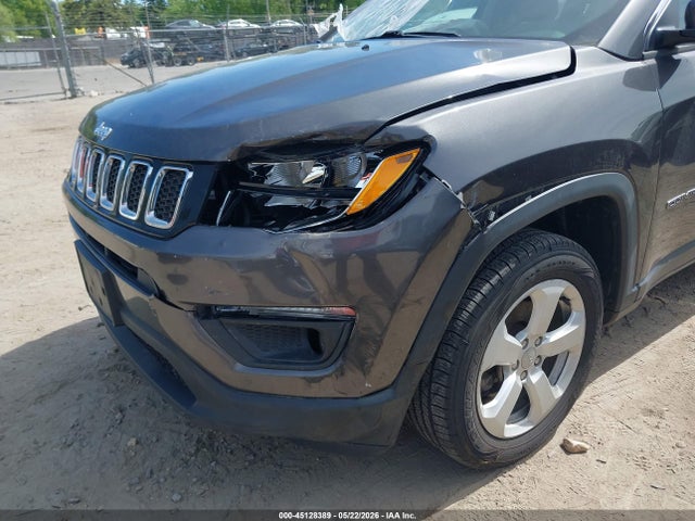 3C4NJDBB7JT435689 Jeep Compass Latitude 4x4