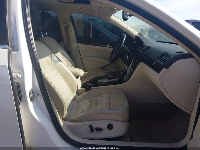 Продаж на аукціоні авто 2015 Volkswagen Passat 1.8t Sel Premium, vin: 1VWCS7A38FC073050, номер лоту: 45128427