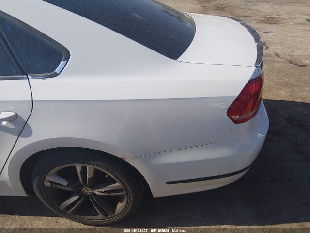 Продаж на аукціоні авто 2015 Volkswagen Passat 1.8t Sel Premium, vin: 1VWCS7A38FC073050, номер лоту: 45128427