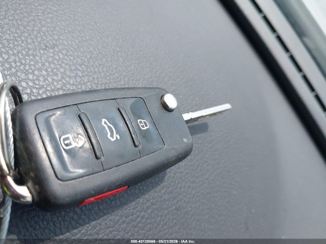 1VWAT7A35FC047610 Volkswagen Passat 1.8t Wolfsburg Edition