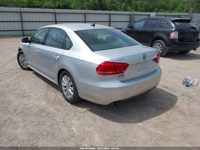 1VWAT7A35FC047610 Volkswagen Passat 1.8t Wolfsburg Edition