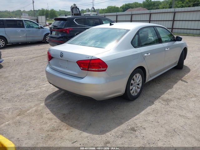 1VWAT7A35FC047610 Volkswagen Passat 1.8t Wolfsburg Edition