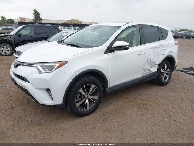 Toyota Rav4 Xle 2018 JTMWFREV7JJ753151 Image 2