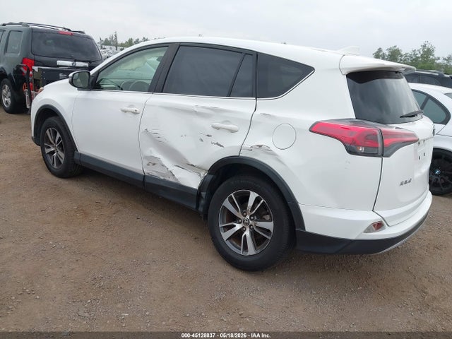 Toyota Rav4 Xle 2018 JTMWFREV7JJ753151 Image 3