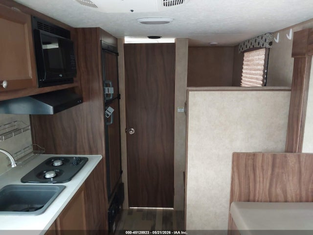 Coachmen Clipper 2019 5ZT2CWFC7KJ120748 Image 5