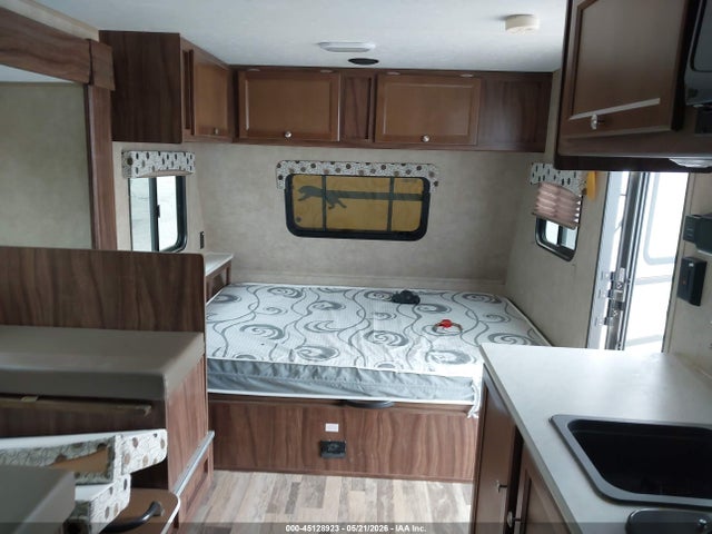 Coachmen Clipper 2019 5ZT2CWFC7KJ120748 Image 8