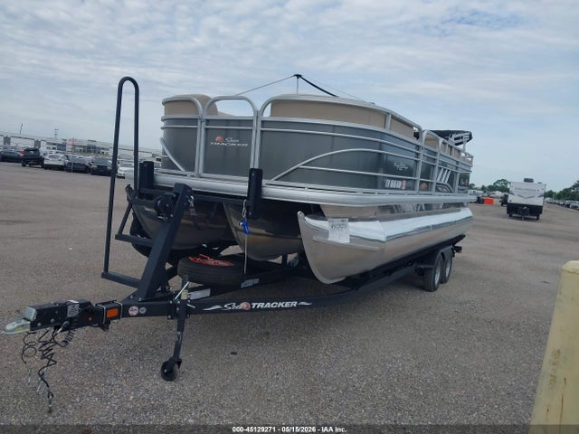 Suntracker Ph30 Pontoon Boat 2023 BUJ81744F223 Image 2
