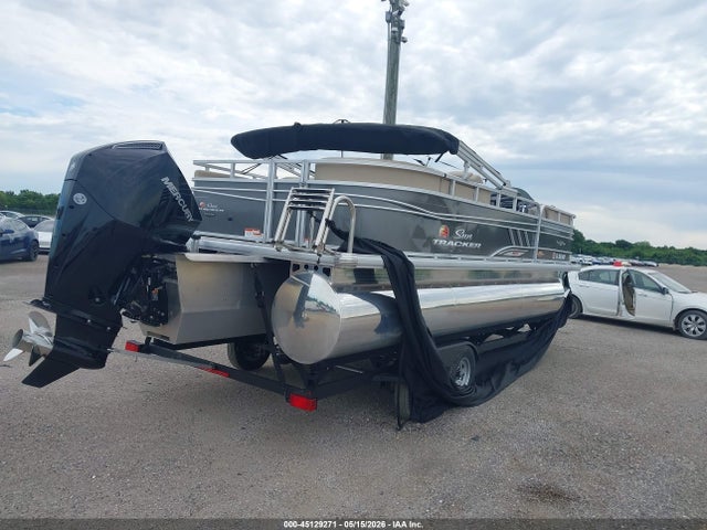 Suntracker Ph30 Pontoon Boat 2023 BUJ81744F223 Image 4