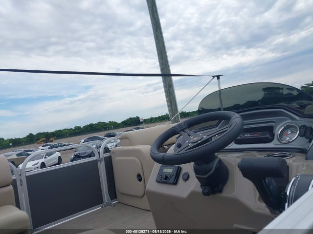 Suntracker Ph30 Pontoon Boat 2023 BUJ81744F223 Image 5
