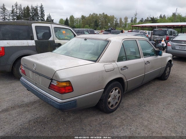 Продажа на аукционе авто 1992 Mercedes-benz 300 E, vin: WDBEA30D4NB588017, номер лота: 45129319