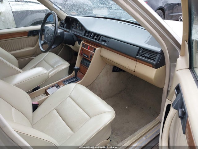 Продажа на аукционе авто 1992 Mercedes-benz 300 E, vin: WDBEA30D4NB588017, номер лота: 45129319