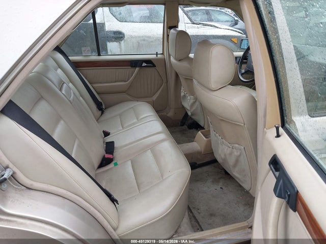 Продажа на аукционе авто 1992 Mercedes-benz 300 E, vin: WDBEA30D4NB588017, номер лота: 45129319