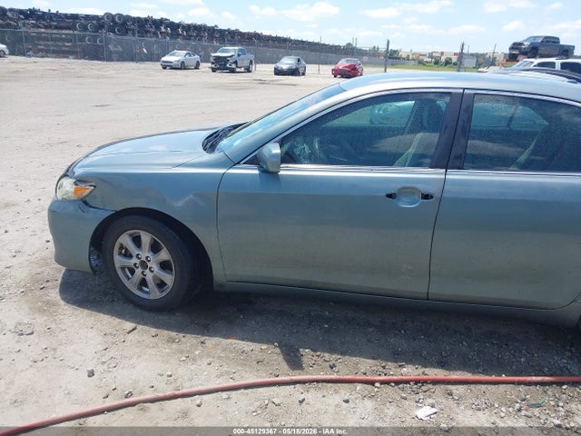 45129367 :رقم المزاد ، 4T1BF3EK8BU703243 vin ، 2011 Toyota Camry Le مزاد بيع