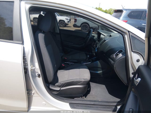 45129615 :رقم المزاد ، 3KPFL4A78JE200461 vin ، 2018 Kia Forte Lx مزاد بيع