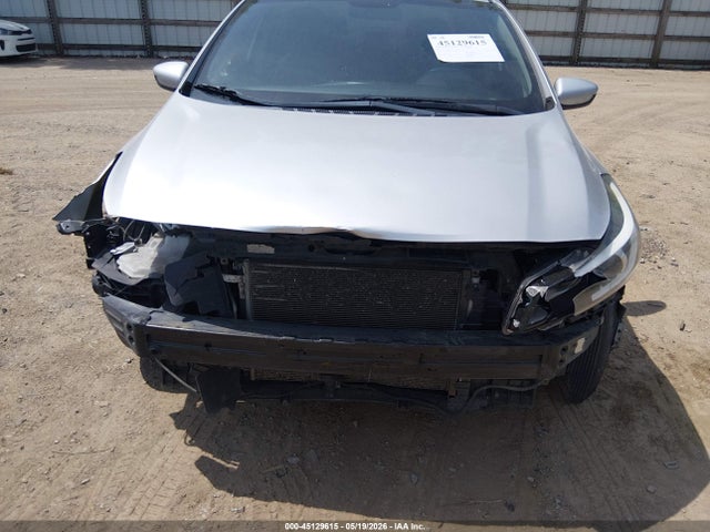 45129615 :رقم المزاد ، 3KPFL4A78JE200461 vin ، 2018 Kia Forte Lx مزاد بيع