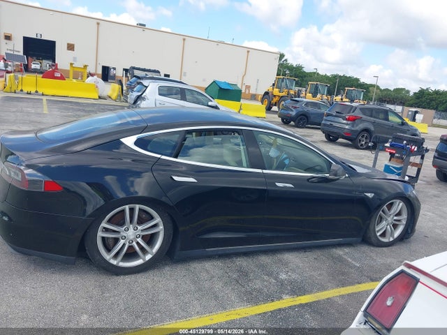 2013 Tesla Model S მანქანა იყიდება აუქციონზე, vin: 5YJSA1AC7DFP10279, აუქციონის ნომერი: 45129799