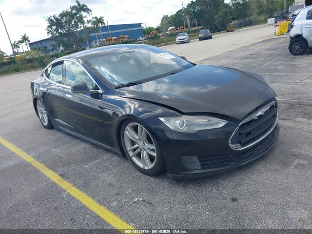2013 Tesla Model S მანქანა იყიდება აუქციონზე, vin: 5YJSA1AC7DFP10279, აუქციონის ნომერი: 45129799