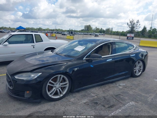 2013 Tesla Model S მანქანა იყიდება აუქციონზე, vin: 5YJSA1AC7DFP10279, აუქციონის ნომერი: 45129799