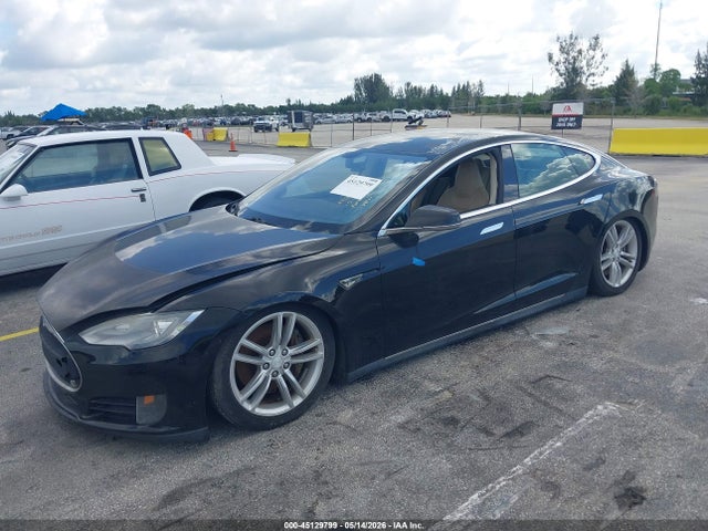 2013 Tesla Model S მანქანა იყიდება აუქციონზე, vin: 5YJSA1AC7DFP10279, აუქციონის ნომერი: 45129799
