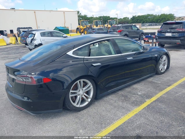 2013 Tesla Model S მანქანა იყიდება აუქციონზე, vin: 5YJSA1AC7DFP10279, აუქციონის ნომერი: 45129799